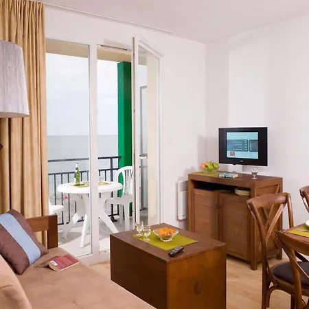 Comfortably Furnished With A Balcony Or Terrace With Sea View Apartament *