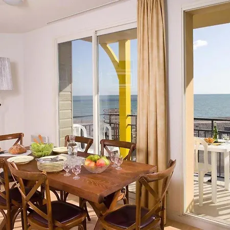 Comfortably Furnished With A Balcony Or Terrace With Sea View Cayeux-sur-Mer