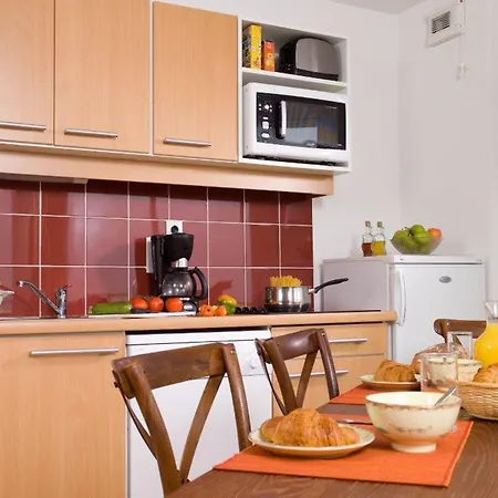 Comfortably Furnished With A Balcony Or Terrace With Sea View Apartament